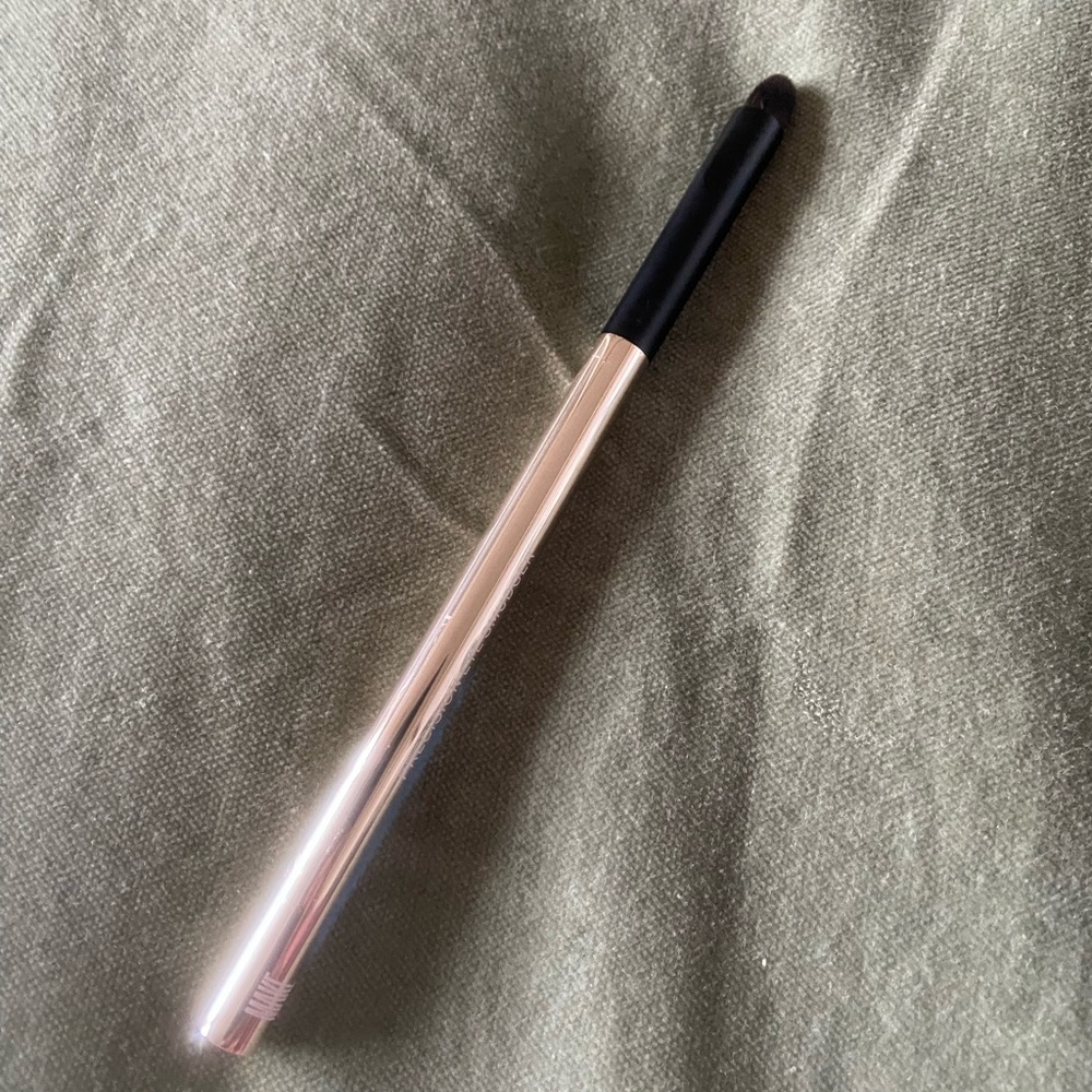 MAKE precision eye smudger